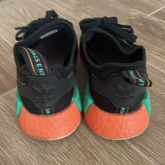 Women’s Adidas NMD R1 Core Black/Core Black/Shock Pink - 5.5 - Picture 3 of 11